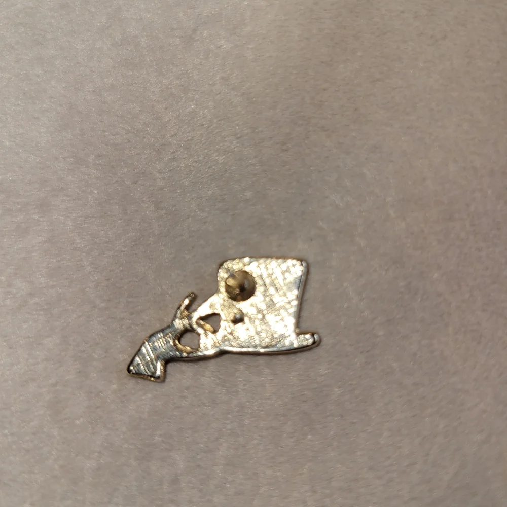 Vintage top hat lapel pin - Picture 2 of 3